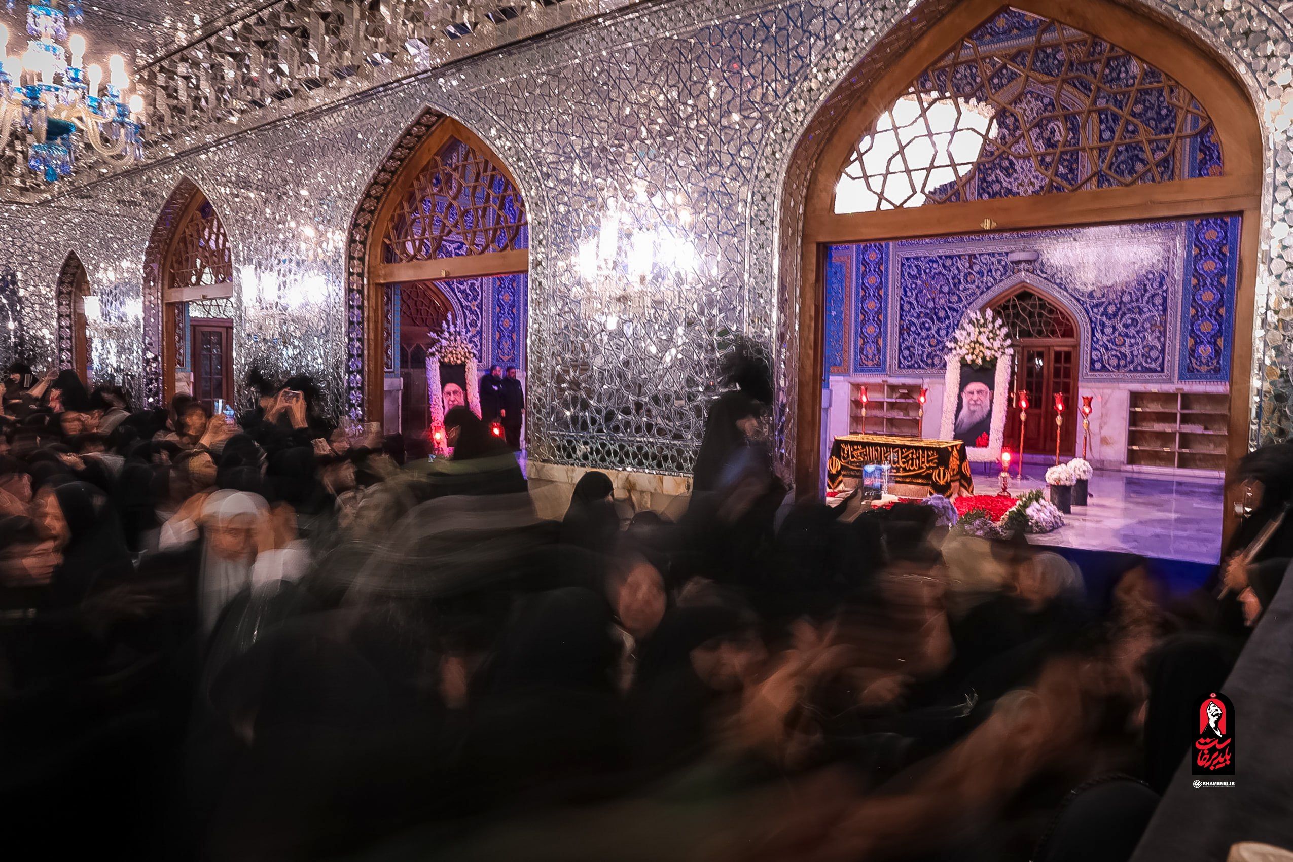 تصاویر: حضور زائران عزادار برای زیارت مزار مطهر رهبر شهید انقلاب 
