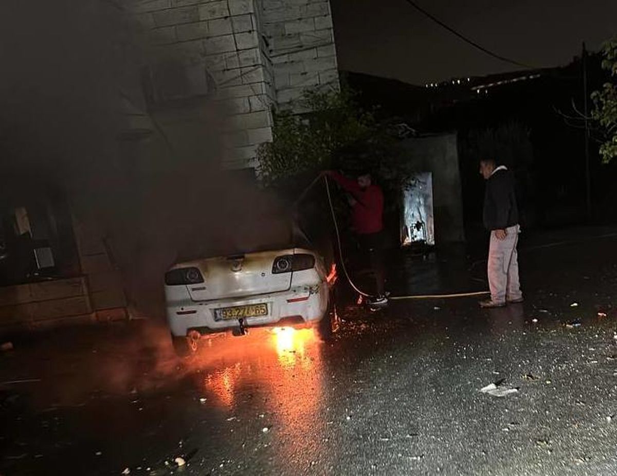 آتش زدن خودروی فلسطینیان در حمله صهیونیست‌ها