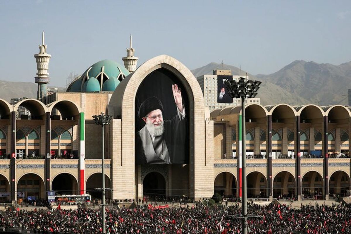 یمنی‌ها با فریاد الموت اسرائیل وارد مصلی شدند
