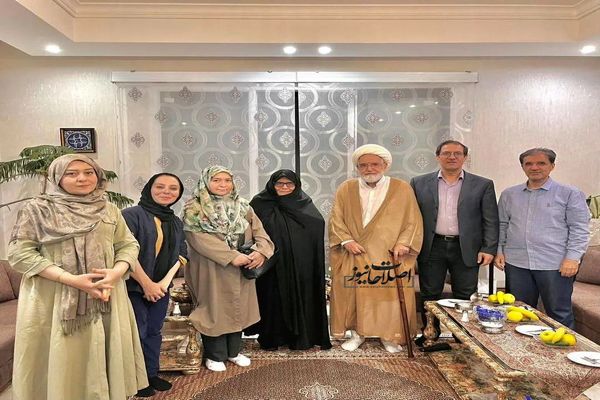 کروبی؛ در چنبره رادیکالیسم و فرار از واقعیت