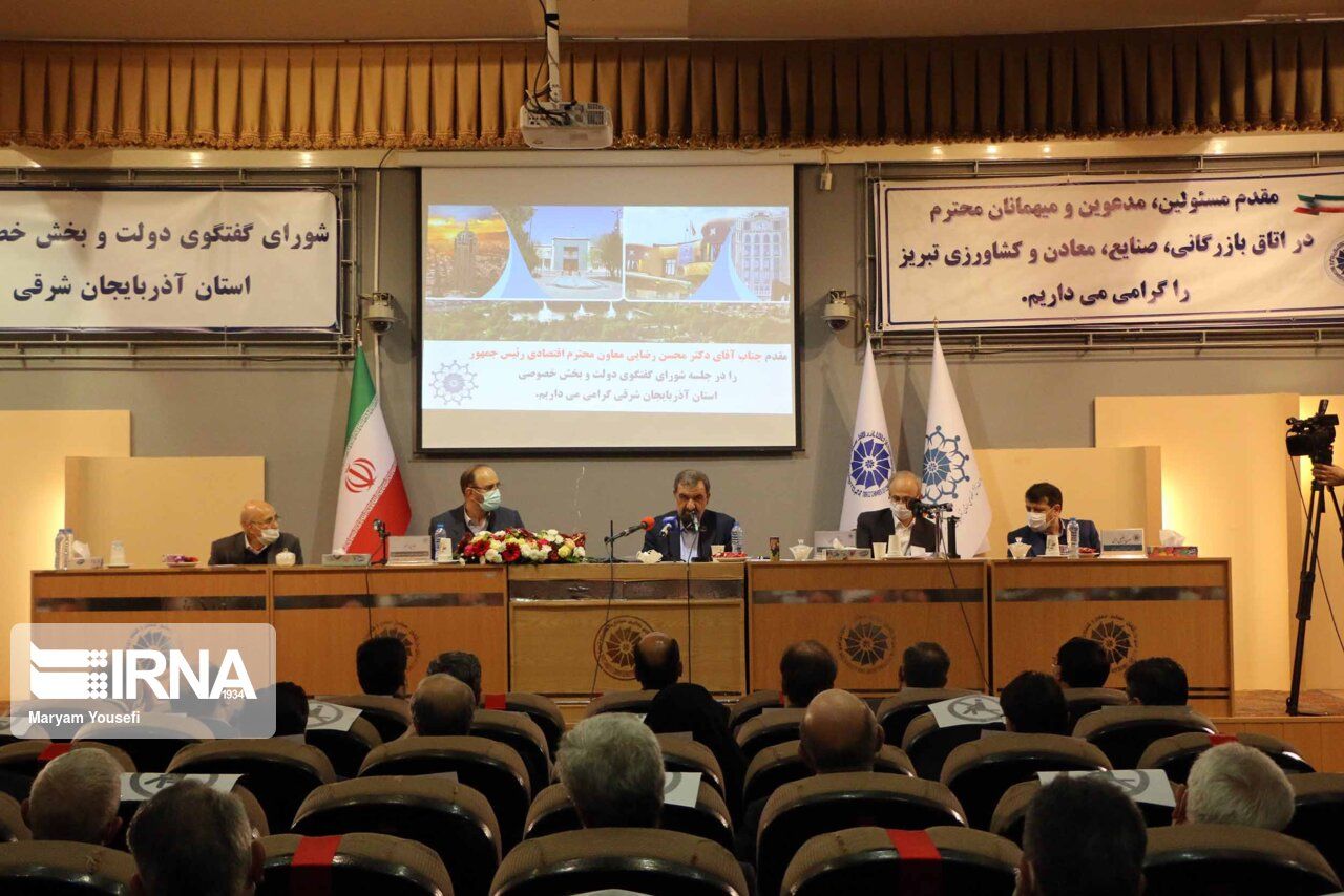 محسن رضایی: اقتصاد باید از سیاست جدا شود