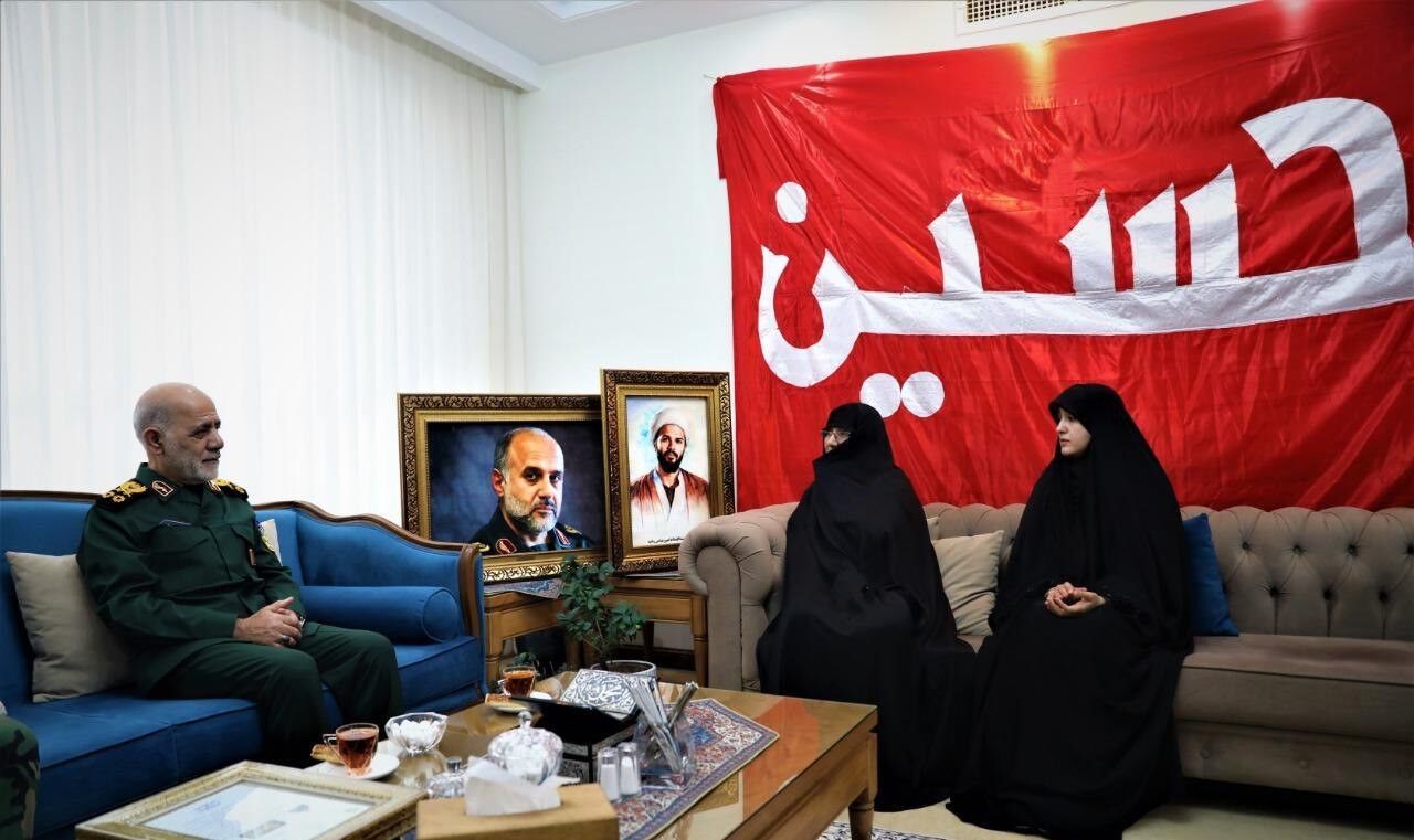 اعطای درجه سپهبدی به شهیدان غلامعلی رشید و علی شادمانی