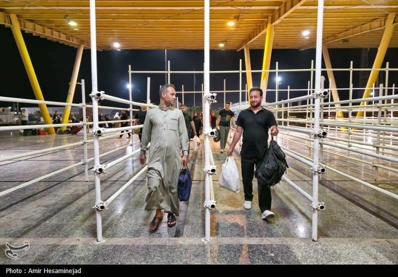 تصاویر بدرقه زوار اربعین حسینی در میدان آزادی