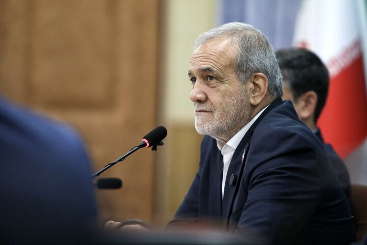رئیس‌جمهور: باید موانع سرِ راه سرمایه‌گذاری برای کارآفرینان مرتفع شود
