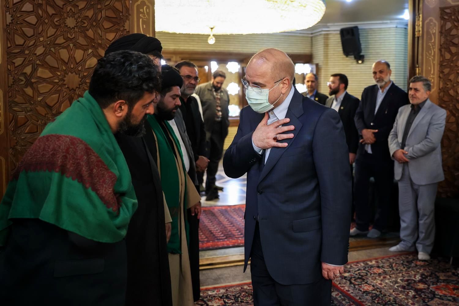 تصاویر: حضور قالیباف در مراسم ترحیم استاد سیدرضا مؤید