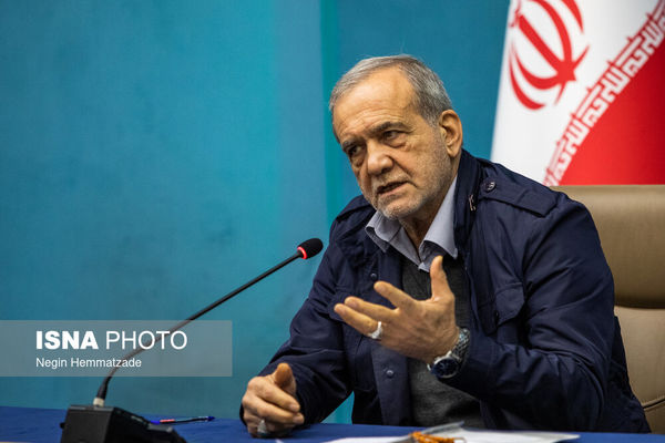 پزشکیان: ماهانه ۸ میلیون تومان به هر باک بنزین یارانه می‌دهیم