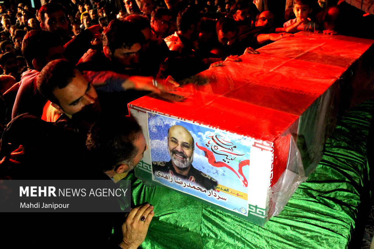 آغاز مراسم تشییع و خاکسپاری شهید زاهدی