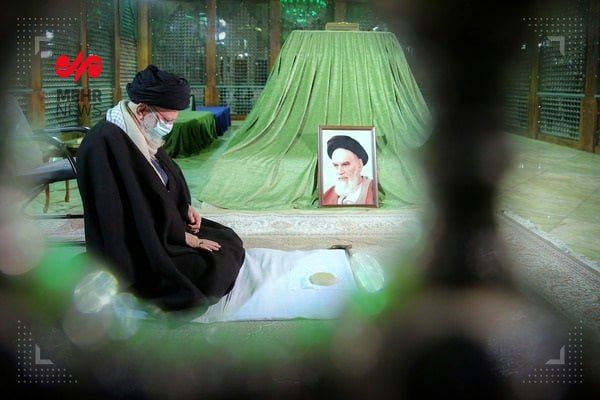 حضور رهبر انقلاب بر مزار شهید «آرمان علی‌وردی» +عکس و فیلم
