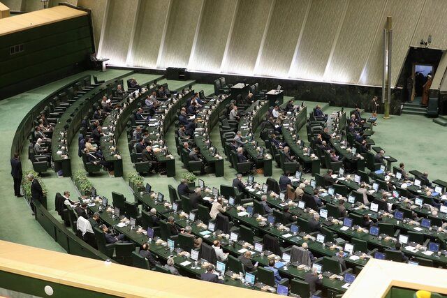 تجلیل نمایندگان مجلس از قهرمانان تیم ملی کشتی ایران