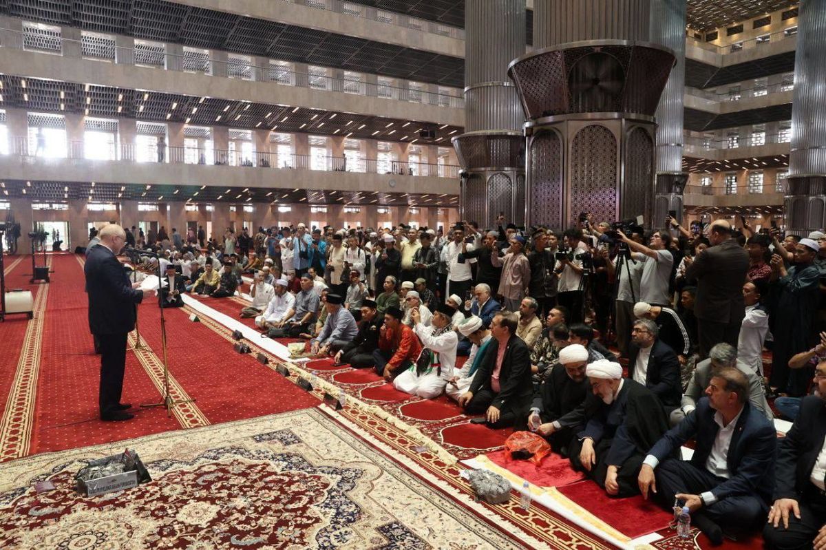 رییس مجلس در اجتماع ۲۰۰ هزار نفری نمازجمعه جاکارتا: ما مسلمانان باید صدای مظلومیت مردم غزه باشیم