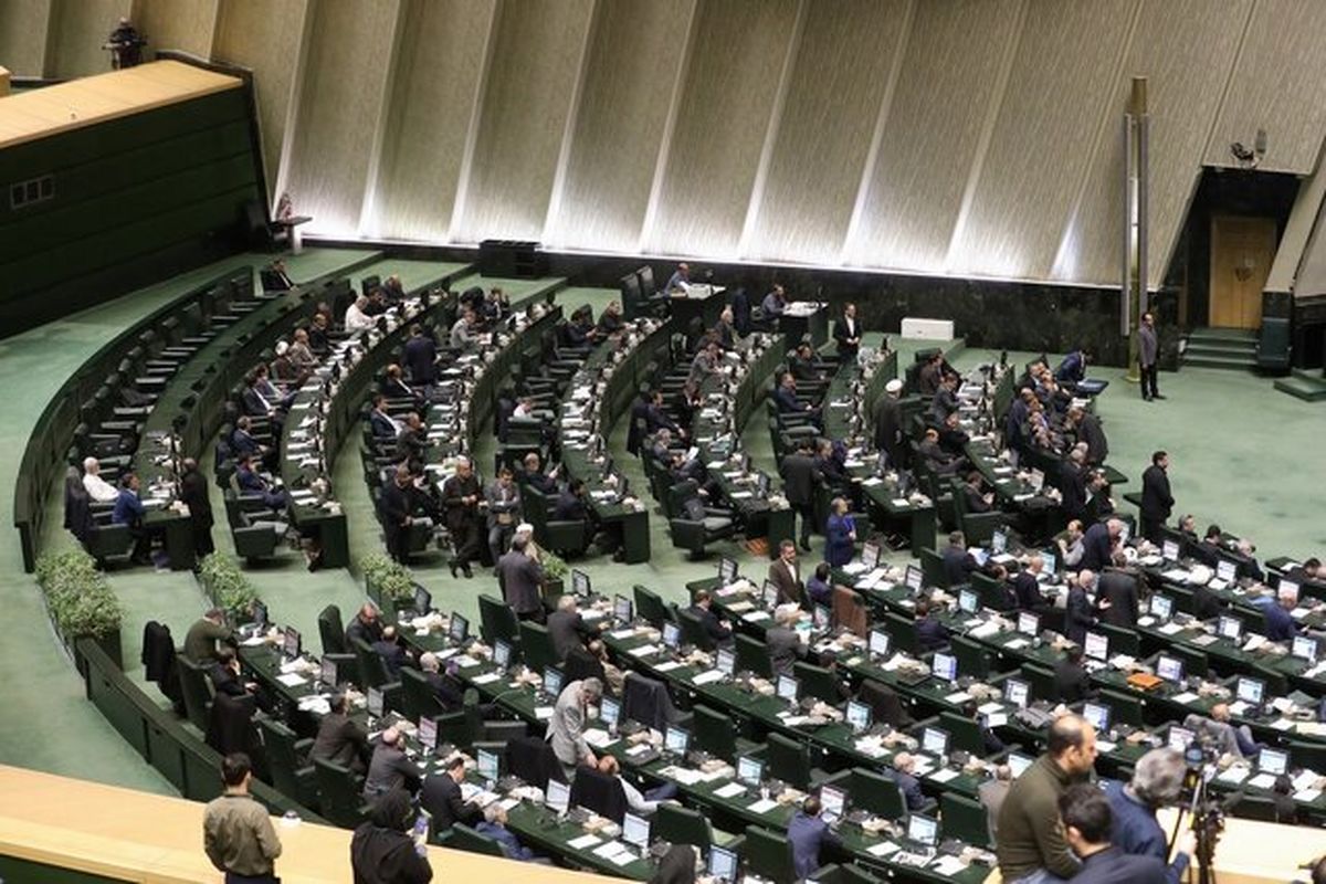 موافقت مجلس با تعیین نرخ رجیستری تلفن همراه در لایحه بودجه