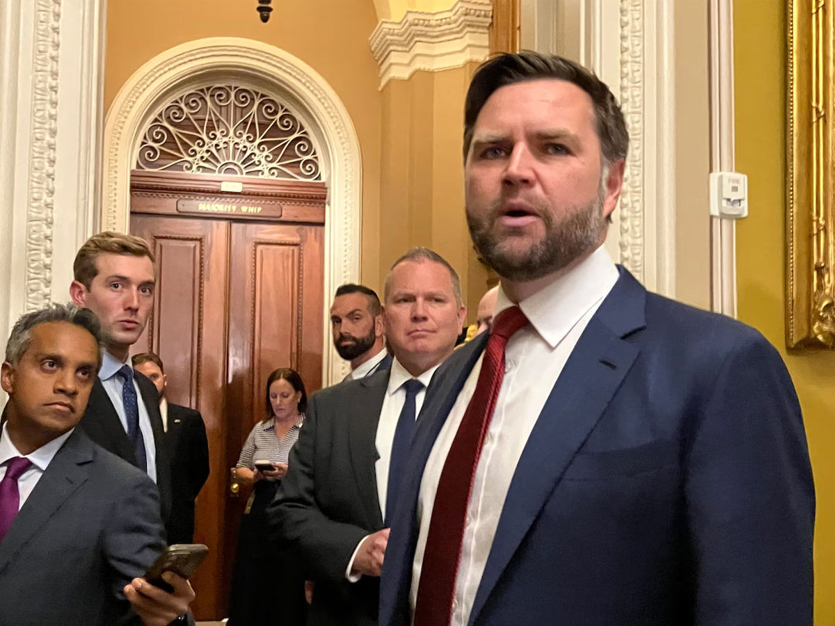 غیبت ونس در کنفرانس خبری سوال‌برانگیز شد