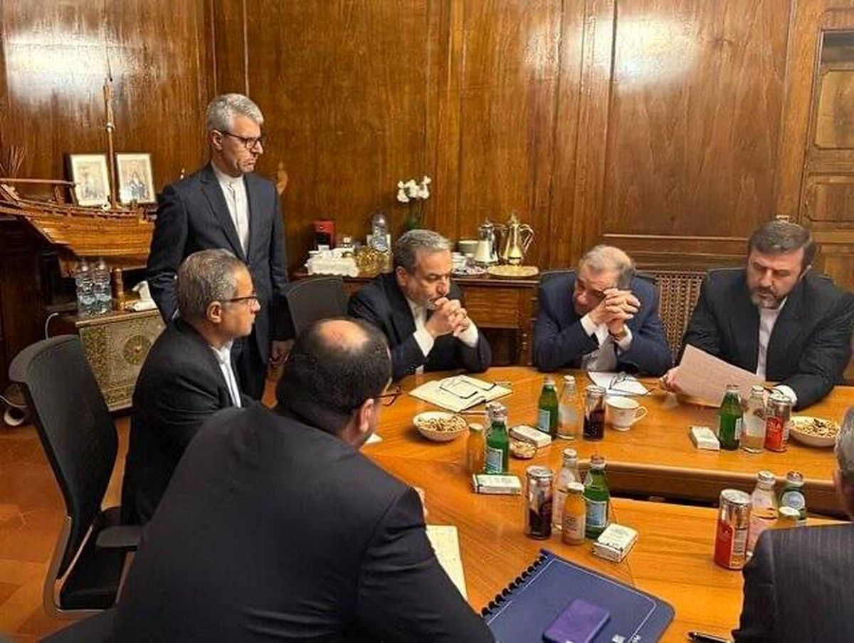 ورود هیئت مذاکره‌کننده ایرانی به محل مذاکرات در رم