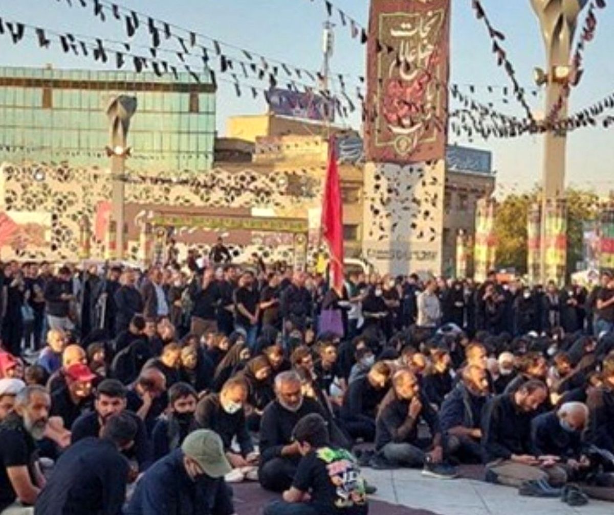 حضور باشکوه تهرانیها در پیادهروی جاماندگان اربعین  /حضور سردار صفوی و سرلشکر سلامی در پیادهروی جاماندگان