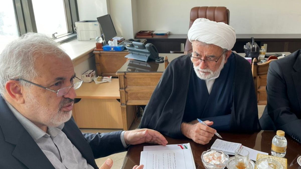 بررسی راهکارهای کاهش خاموشی ها با حضور وزیر نیرو