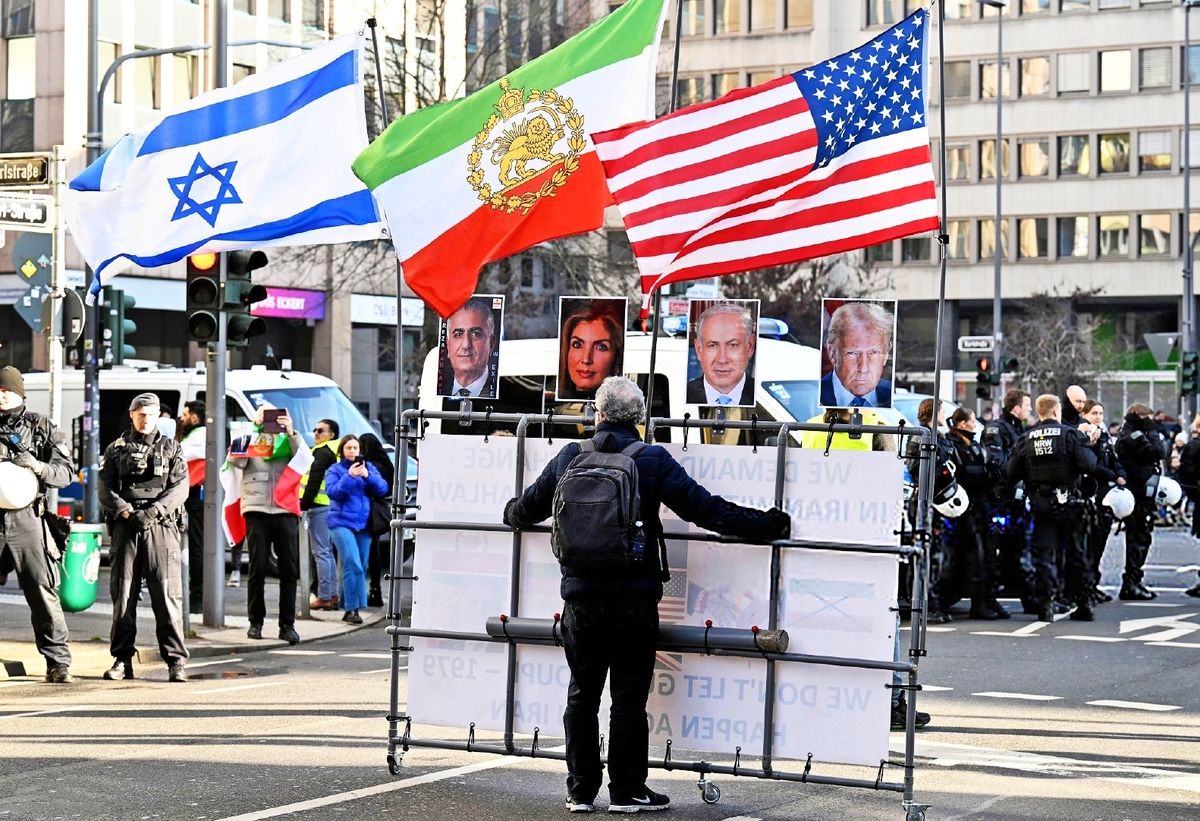 ضد انقلاب: ترامپ! ایران را بمباران کن 