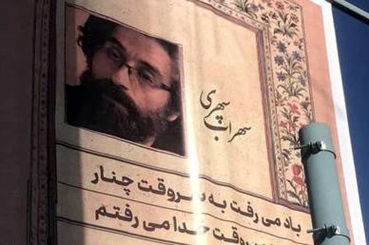 دفاع شهرداری از بنرهای پُر از گاف