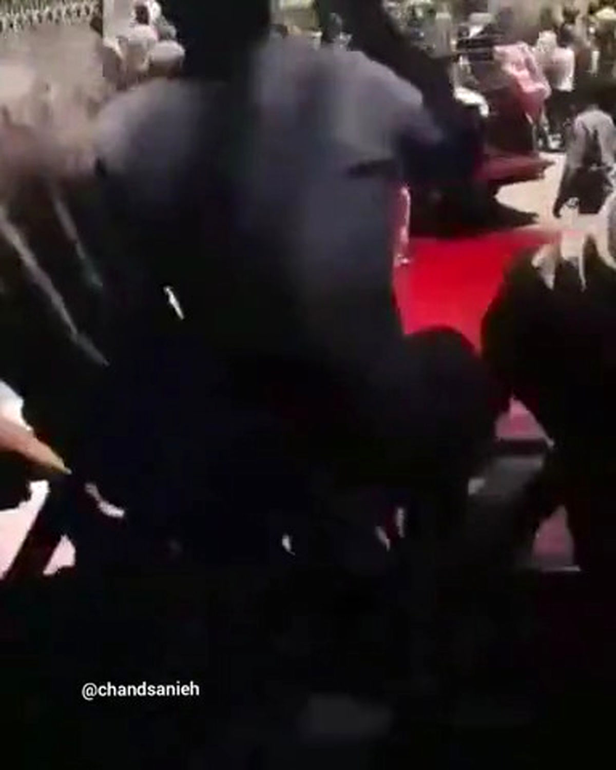 سلاخی گاوها در اعتراض کشاورزان اصفهانی! +فیلم