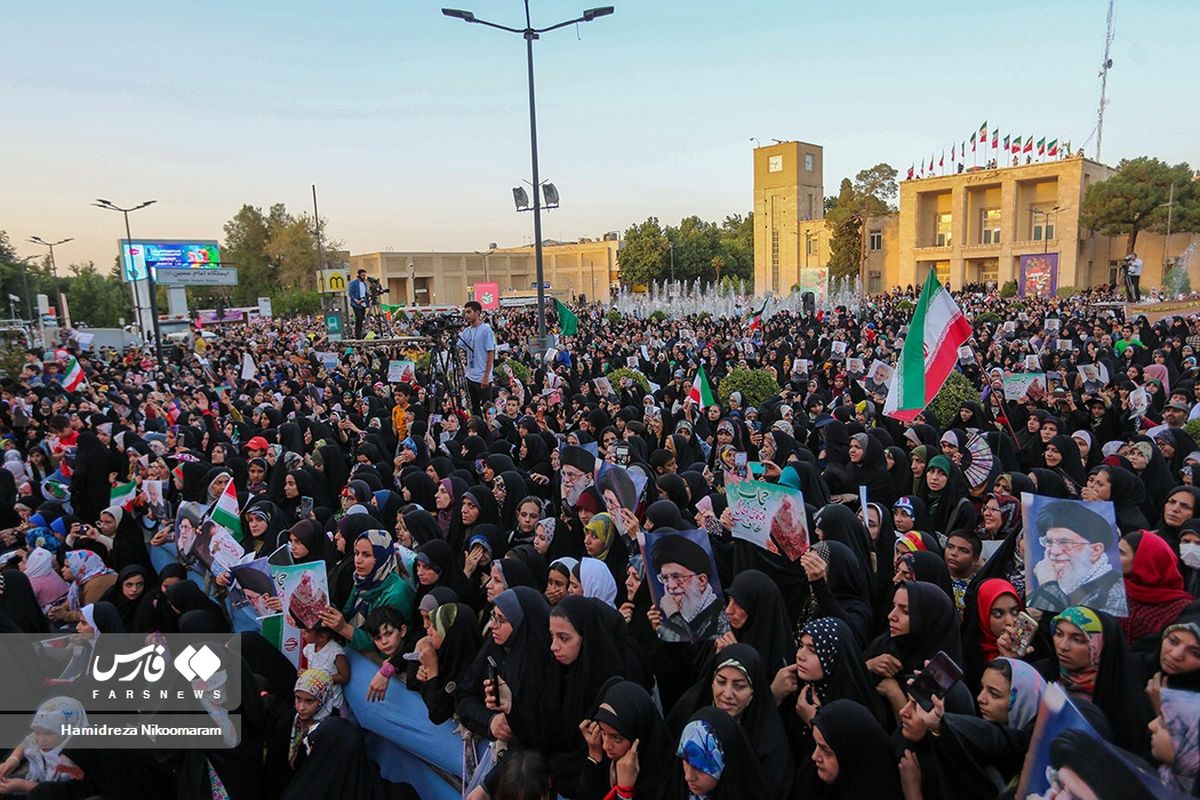 تهرانیها در روز عفافوحجاب در میدان امام حسین تجمع کردند