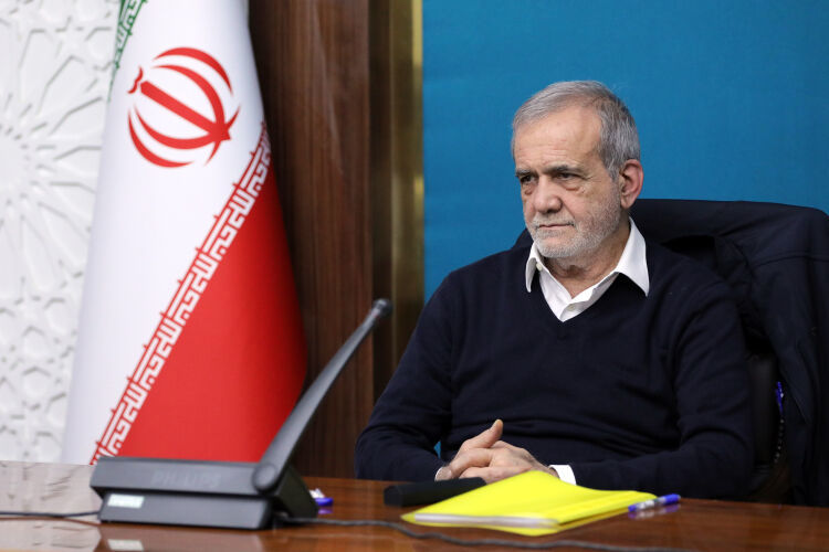 پزشکیان: درجمع آوری گازهای فلر یک ساعت را هم از دست ندهیم