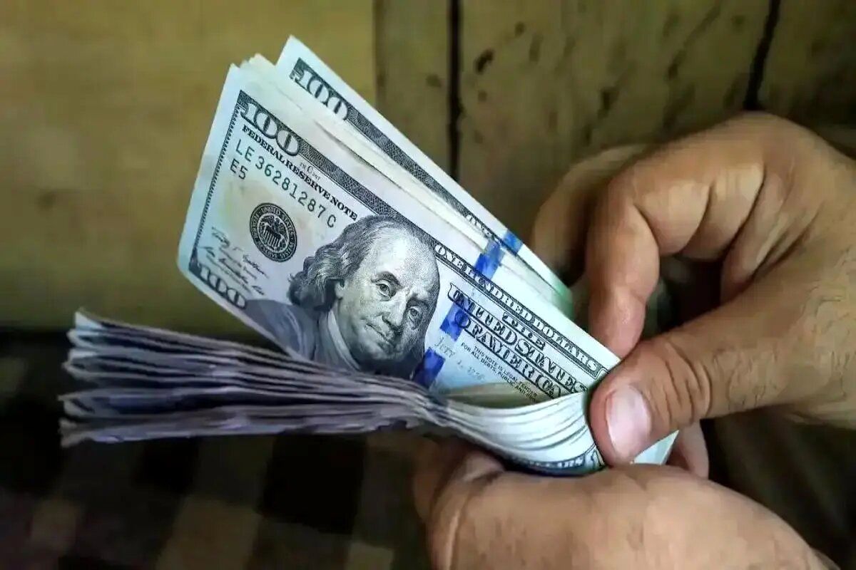 واکنش فرزین به شایعات دلار ۱۵۰ هزارتومانی