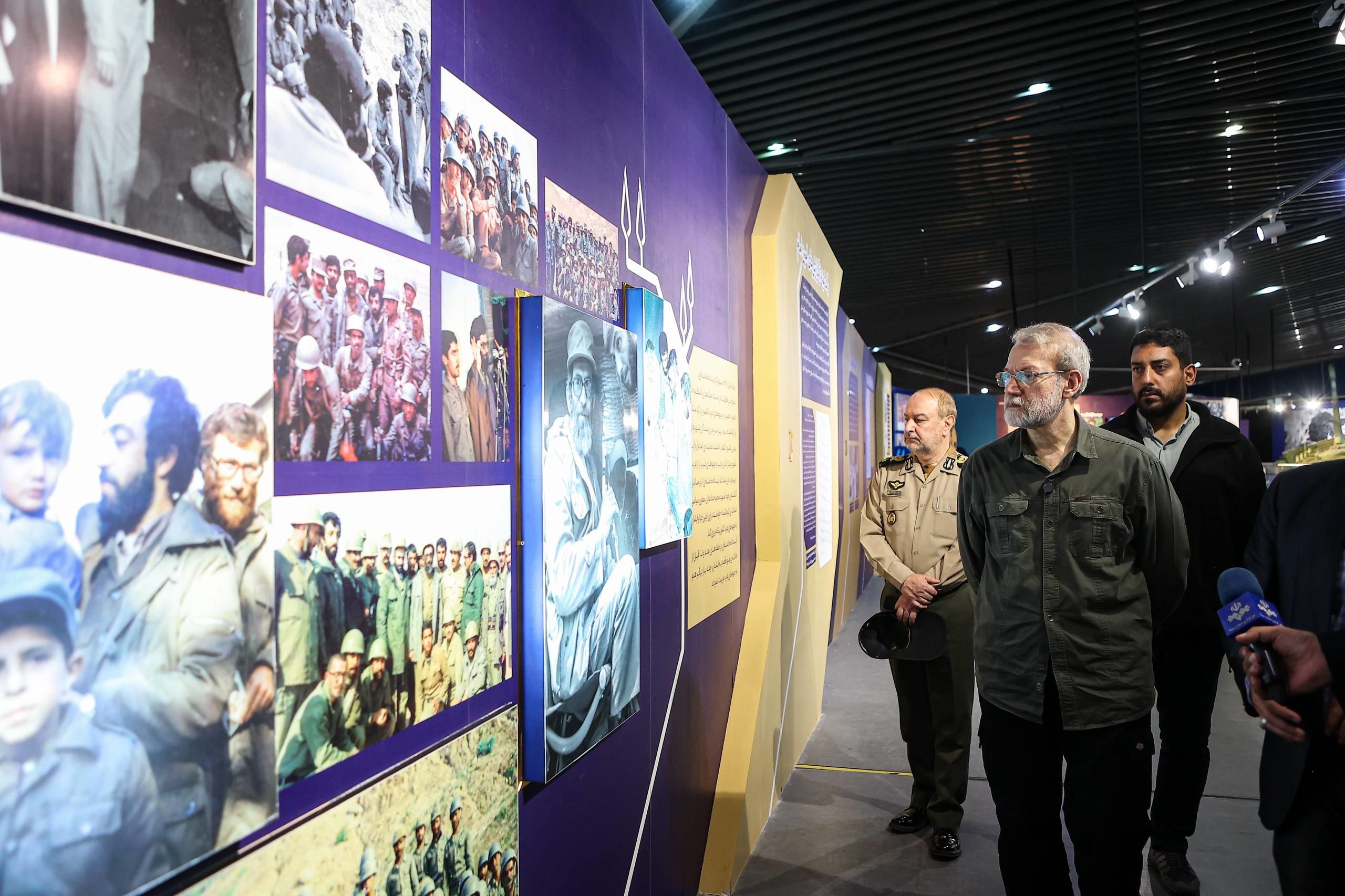 بازدید لاریجانی از موزه ملی انقلاب اسلامی و دفاع مقدس