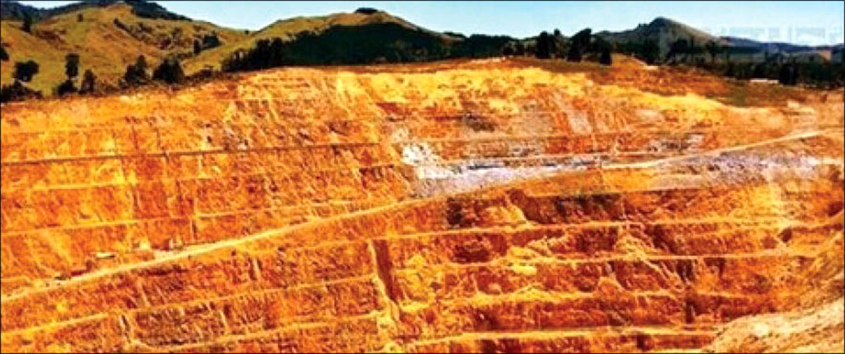 ده ها تن سنگ طلا در خانه روستاییان!