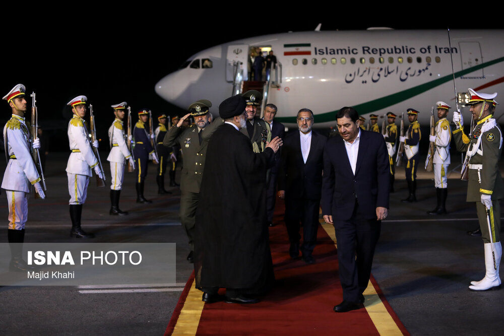 تصاویر: استقبال از رئیس جمهور در بازگشت از اندونزی