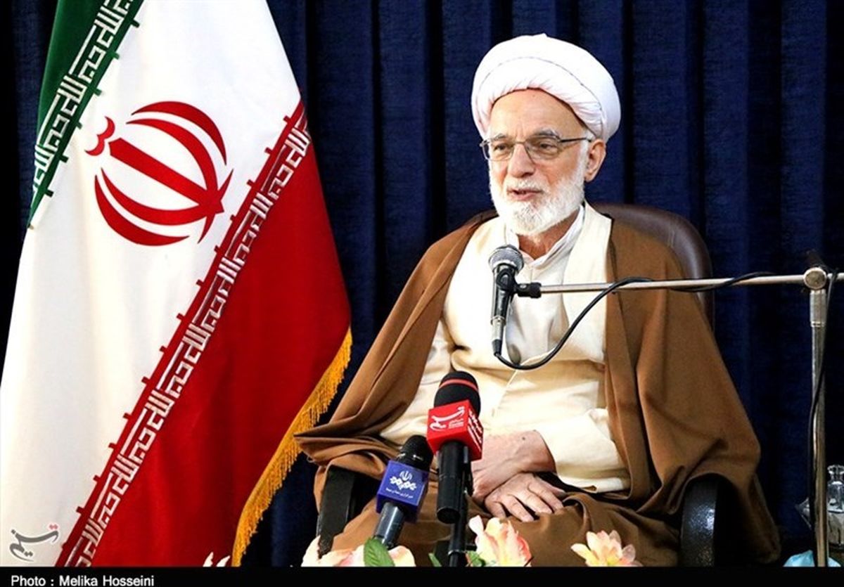 آیت‌الله دری نجف‌آبادی: مانع پمپاژ افکار غربی در ذهن جوانان شویم