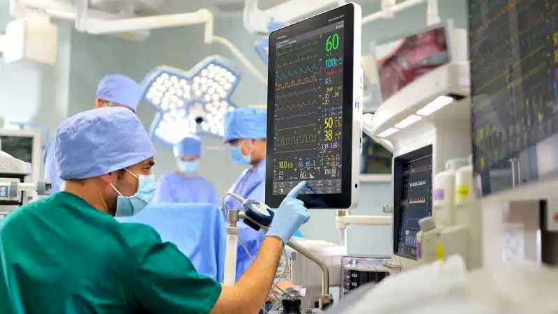 اهمیت استفاده از یو پی اس در اتاق عمل جراحی