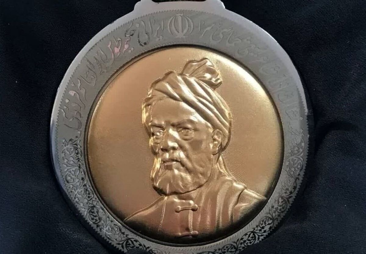 اهدای نشان جهانی فردوسی به سردار حاجی‌زاده