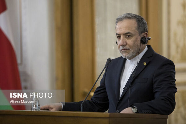 پاسخ مقتدرانه عراقچی به شعار ترامپ