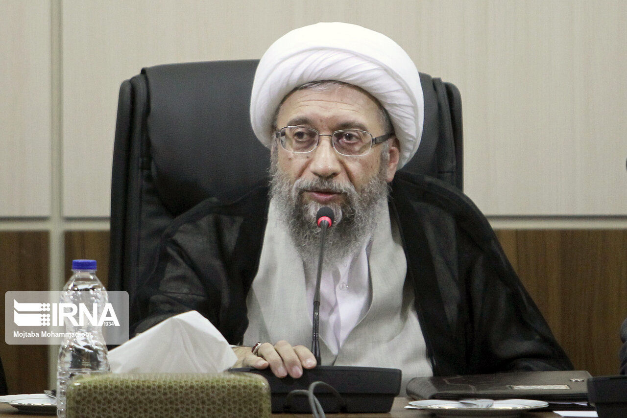 آیت‌ الله آملی لاریجانی: غنی سازی در کشور از خطوط قرمز مذاکرات است