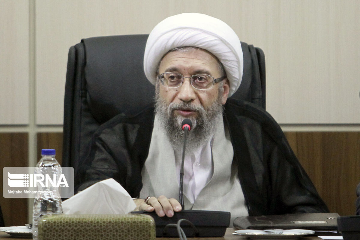 آیت الله آملی لاریجانی: غنی سازی در کشور از خطوط قرمز مذاکرات است