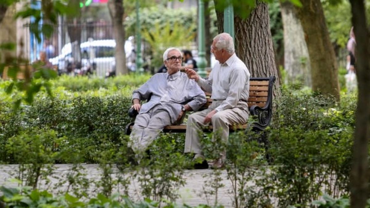 خبر خوشحال‌کننده برای خانواده‌های مستمری‌بگیر تأمین اجتماعی | افزایش حقوق مستمری بگیران تصویب شد