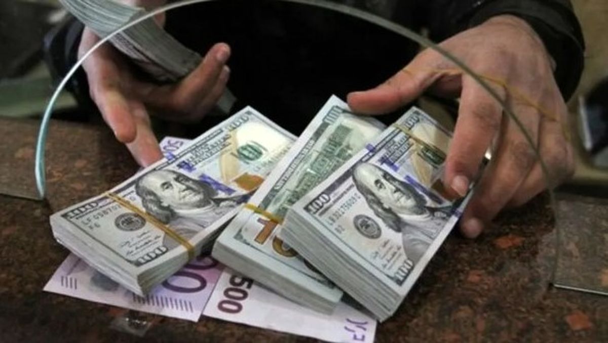 عقب‌نشینی ناگهانی قیمت دلار امروز ۱۹ مهر ۱۴۰۴ | سقوط تازه دلار یا اصلاح موقت؟