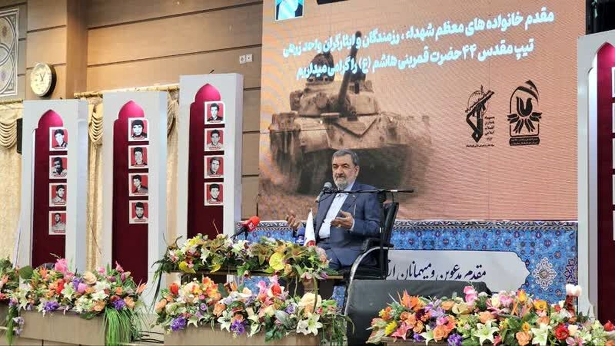محسن رضایی: ایران در حال عبور از گردنهای حساس است