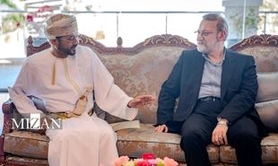 تصویر یک نامه در دیدار علی لاریجانی با وزیر خارجه عمان