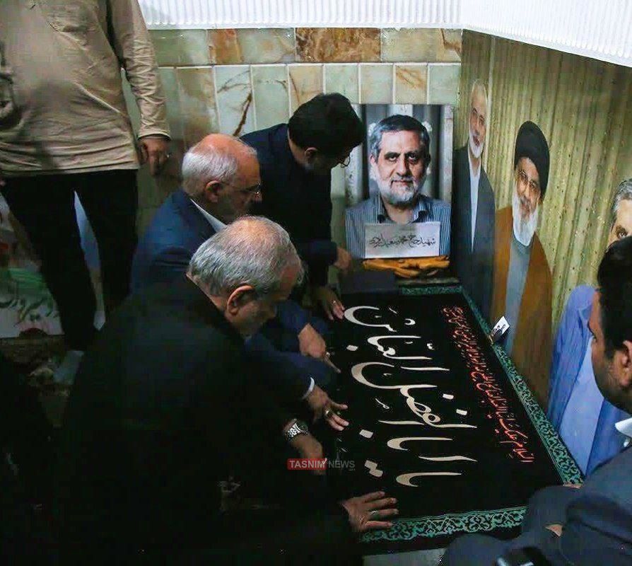 حضور رئیس‌جمهور بر مزار سردار شهید ایزدی +عکس