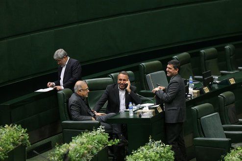 تصاویر: حواشی جلسه علنی مجلس با حضور وزیر علوم