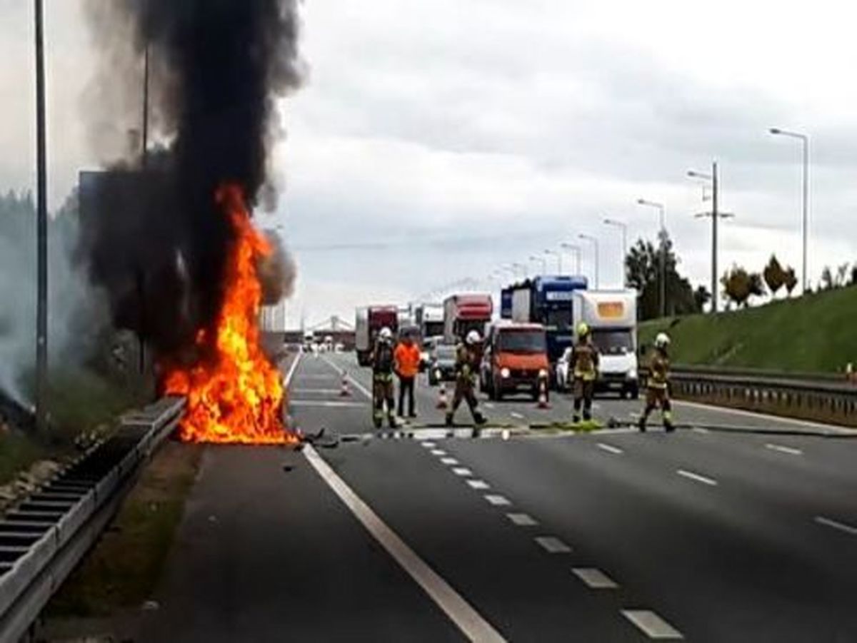 مرگ راننده زن پس از آتش گرفتن خودرویش در اتوبان +فیلم