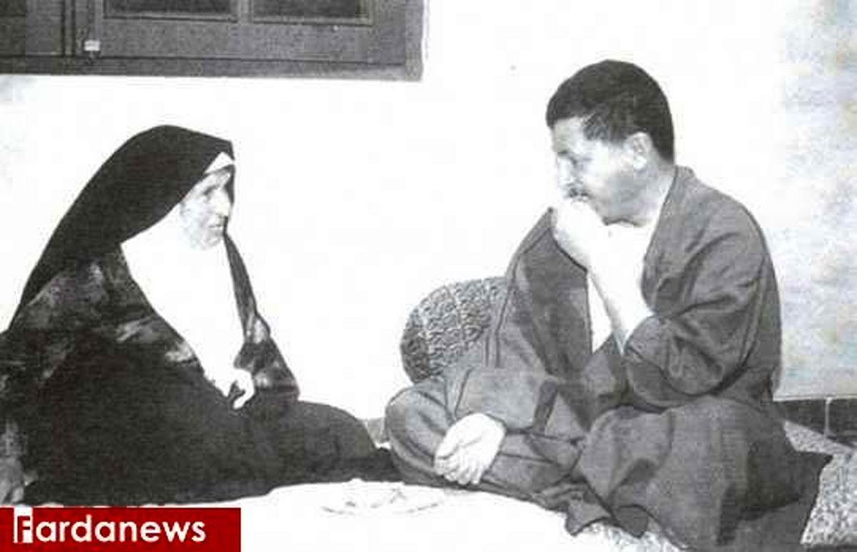 عکس: آیت الله هاشمی رفسنجانی در کنار مادرش