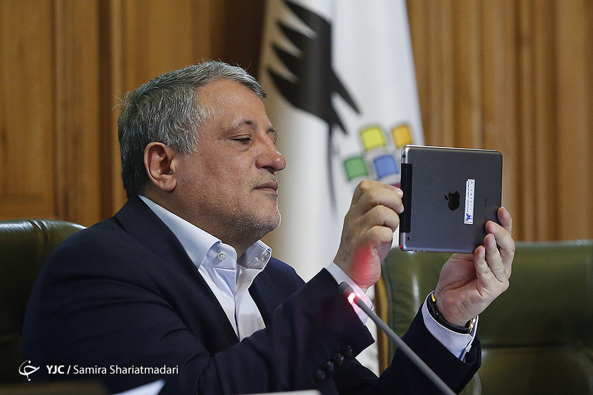 تبلت با برچسب دانشگاه آزاد در دست محسن هاشمی چه می‌کند؟! +عکس