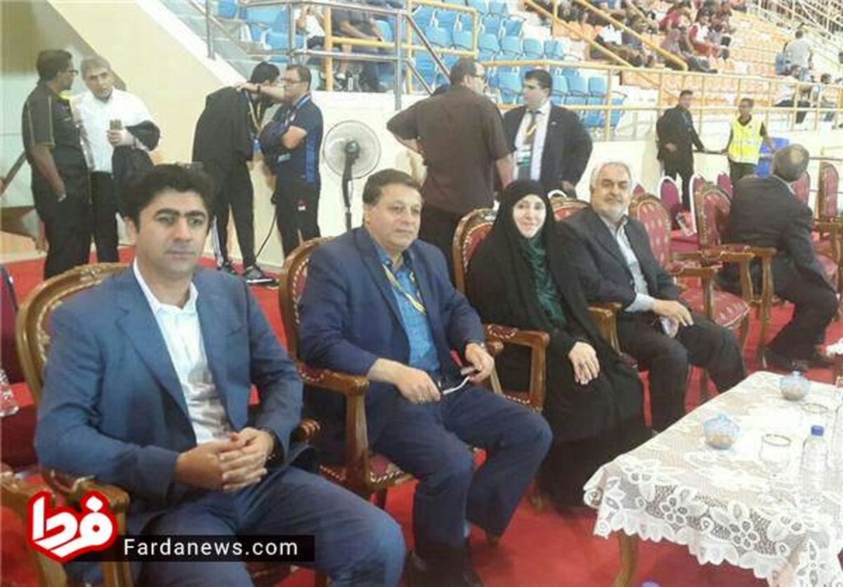 عکس: خانم سفیر تماشاگر بازی ایران - سوریه