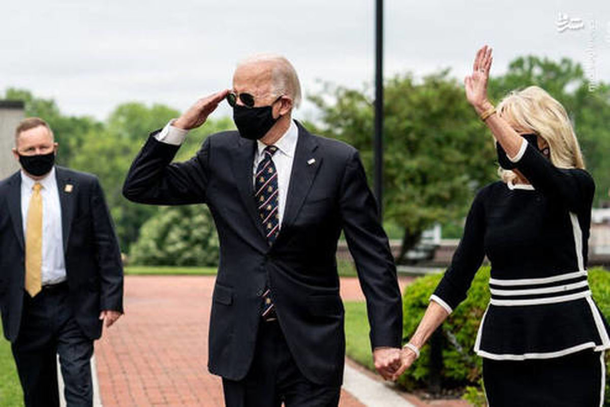 «جو بایدن» پس از دو ماه با همسرش آفتابی شد +عکس