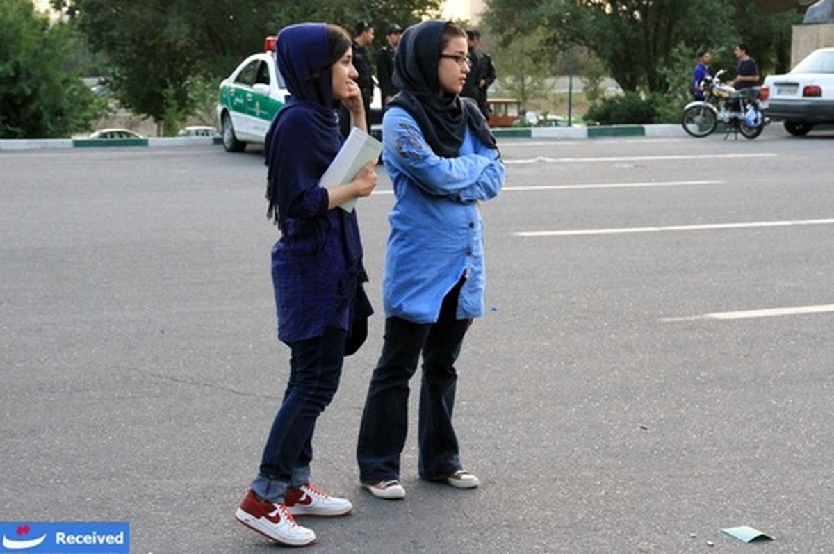 تصاویر / بانوان پشت درهای ورزشگاه آزادی