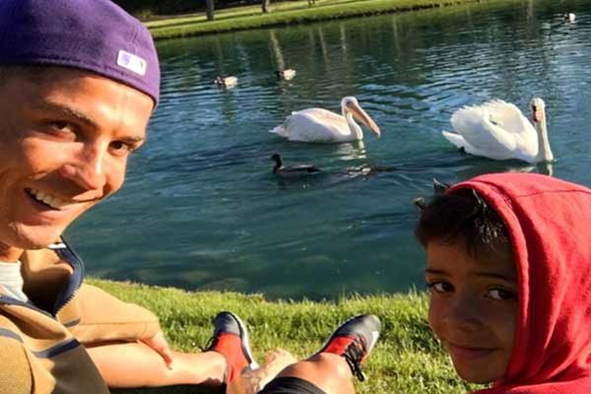 تفریح جالب رونالدو پسرش قبل ال کلاسیکو +عکس