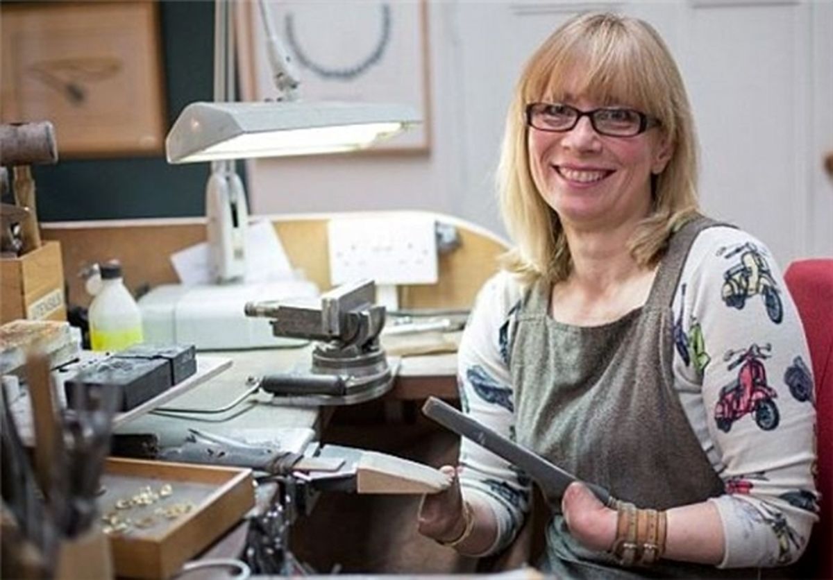 جواهرساز زن بدون انگشت