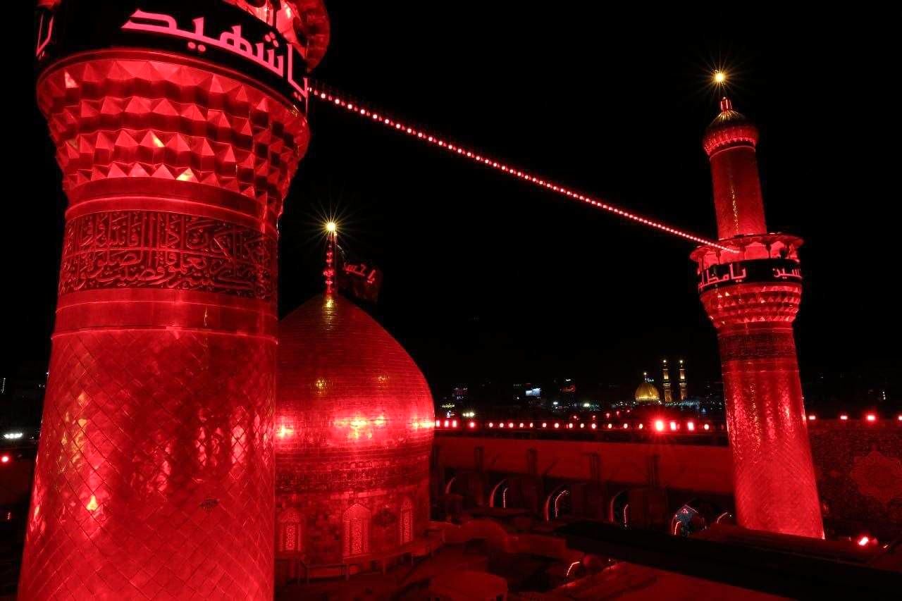 تصاویری جدید از سیاه پوش شدن پرچم حرم امام حسین(ع)