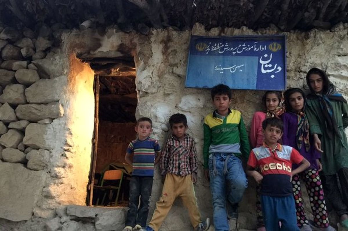 کانکس سهم دانش آموزانی که در طویله درس می‌خواندند نشد!